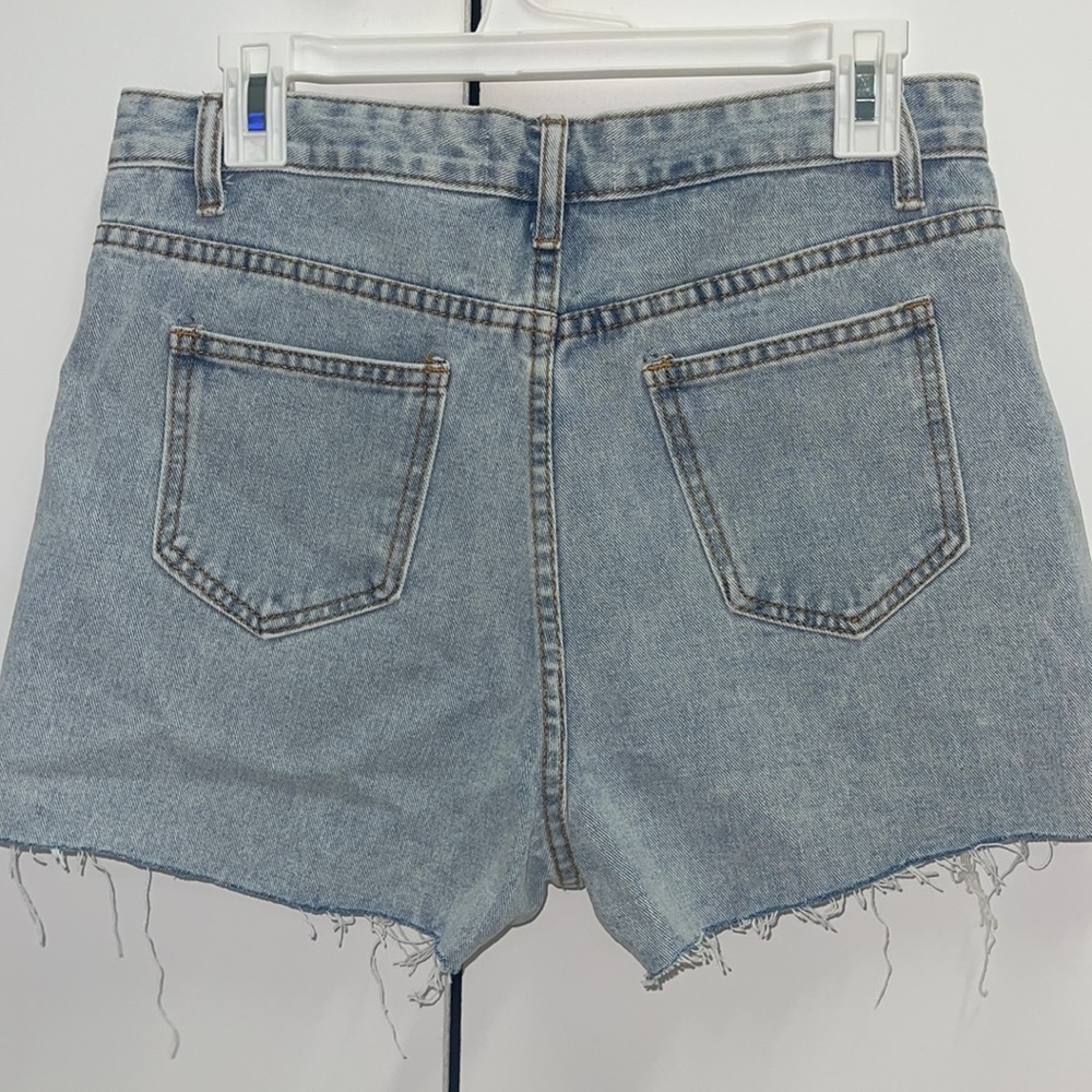 Shorts - Picture 3 of 4